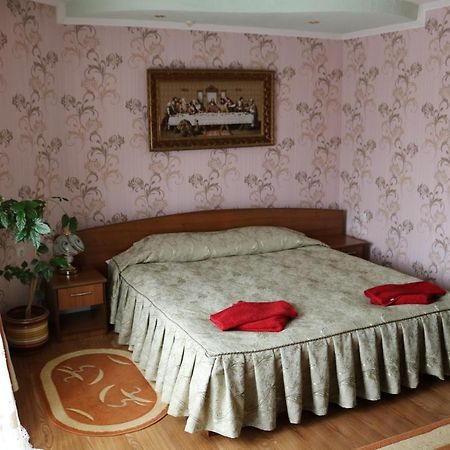 Готель ***Феєрія Tyachiv エクステリア 写真