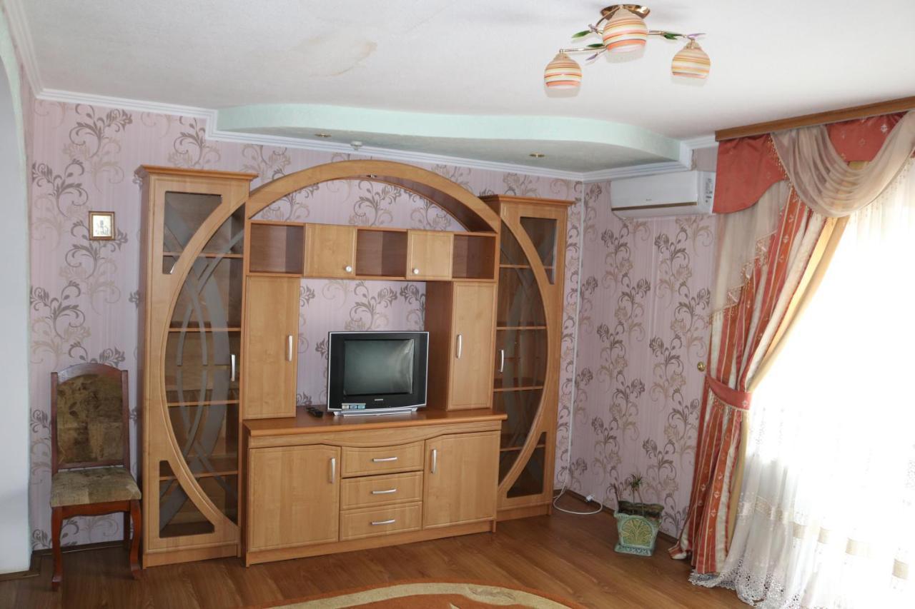 Готель ***Феєрія Tyachiv エクステリア 写真