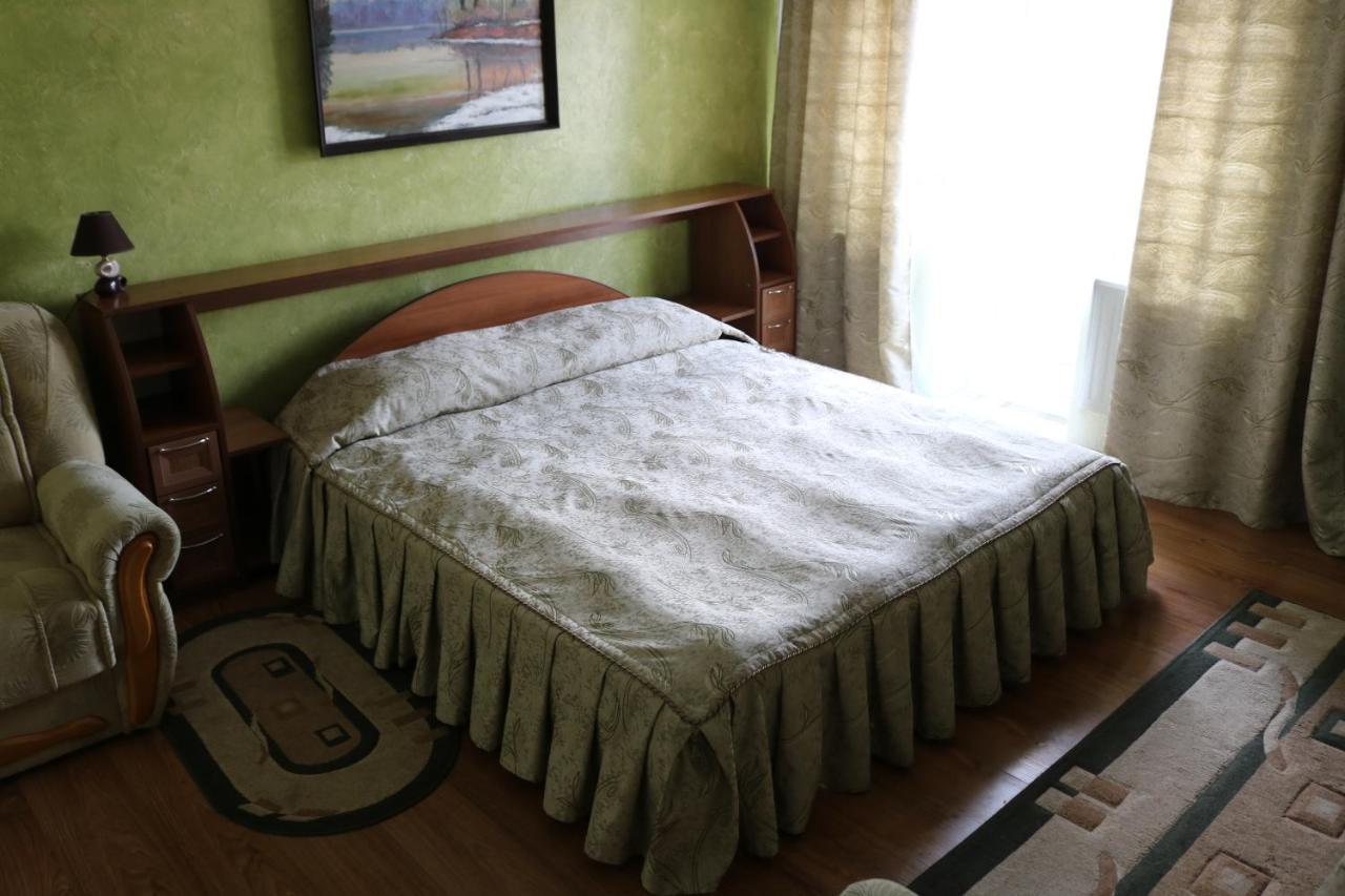 Готель ***Феєрія Tyachiv エクステリア 写真